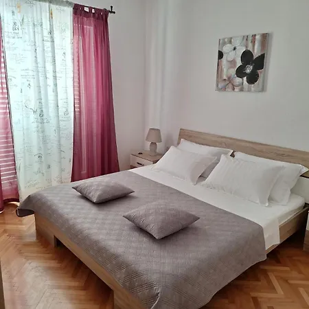 Apartment Ana *