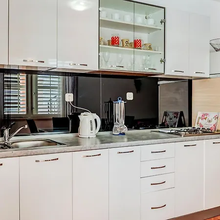 Ana Apartment Split